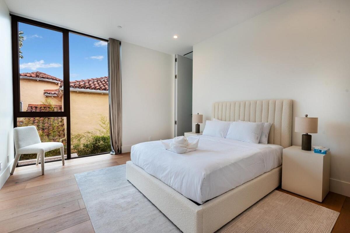 Holiday home Luxurious 4br With Pool, Jacuzzi And Free Parking *