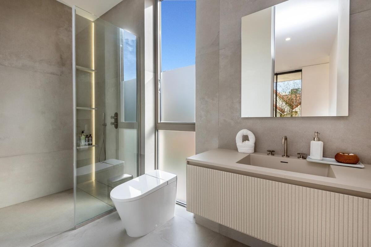 Luxurious 4br With Pool, Jacuzzi And Free Parking Los Angeles