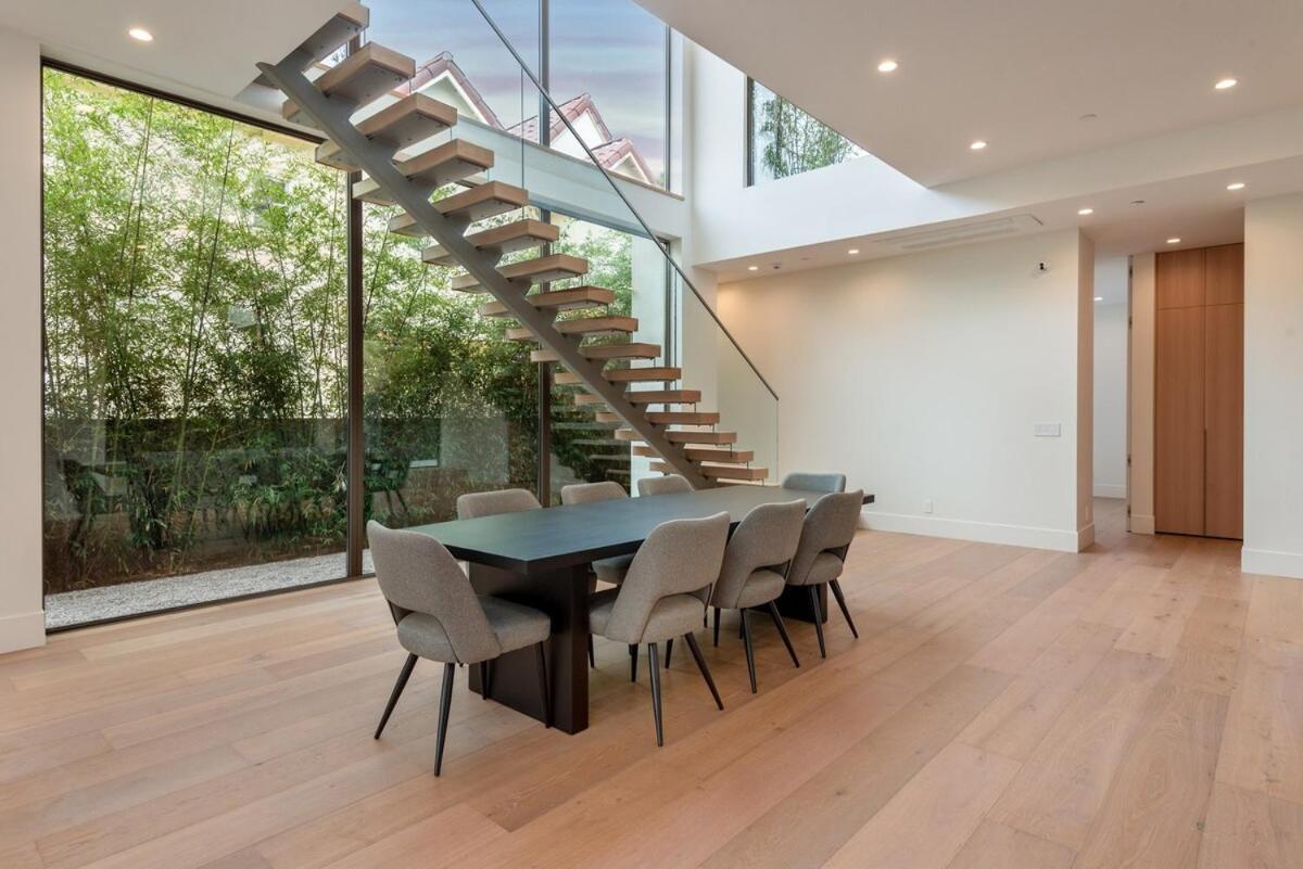 Holiday home Luxurious 4br With Pool, Jacuzzi And Free Parking Los Angeles