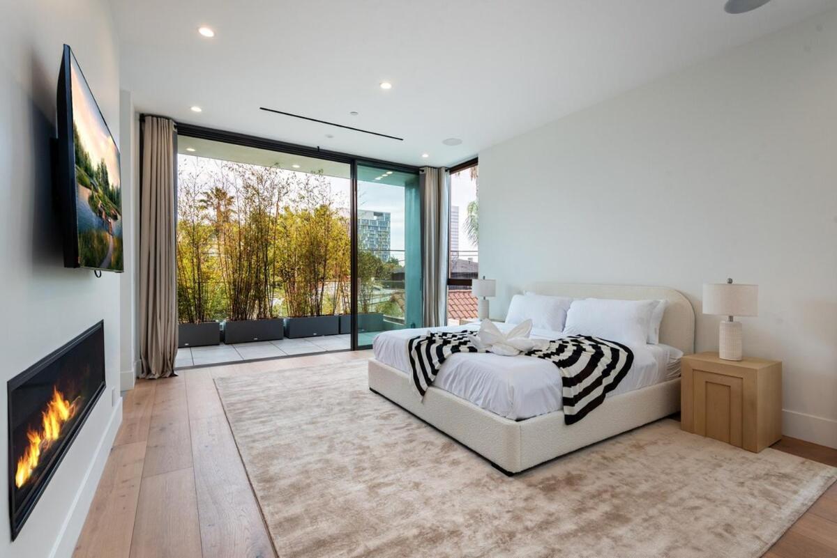 Luxurious 4br With Pool, Jacuzzi And Free Parking Holiday home *