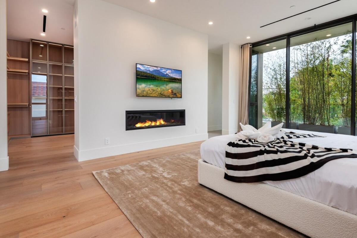 Luxurious 4br With Pool, Jacuzzi And Free Parking Holiday home