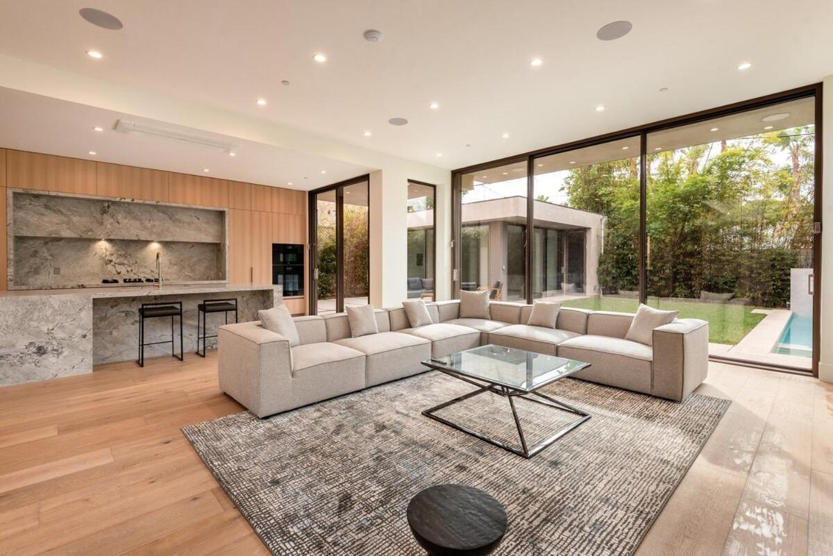 Luxurious 4br With Pool, Jacuzzi And Free Parking Holiday home